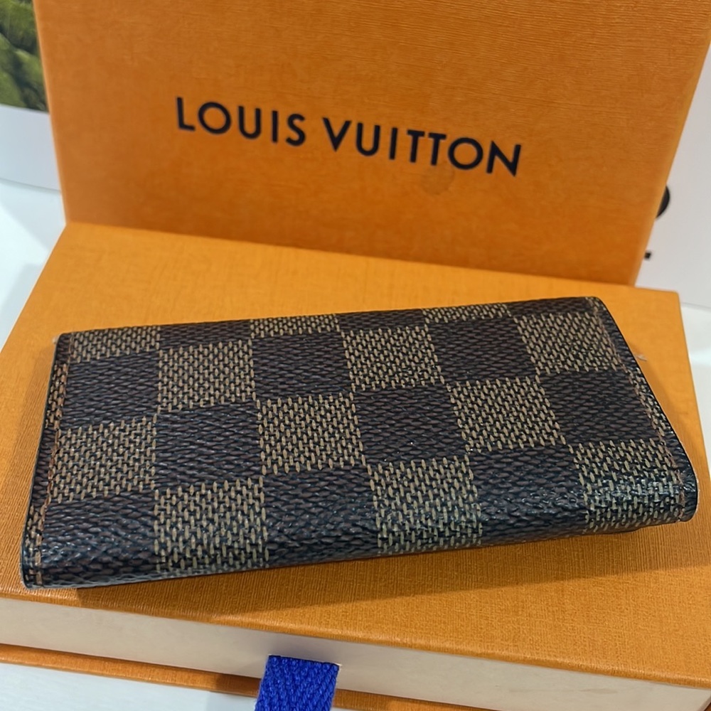 SOLD❤️Authentic LV DE 4 key holder 🔑 - Picture 9 of 15